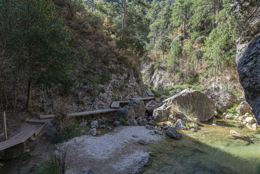 Teruel - Beceite 33 - Pasarelas del Parrissal - rio Matarranya.jpg